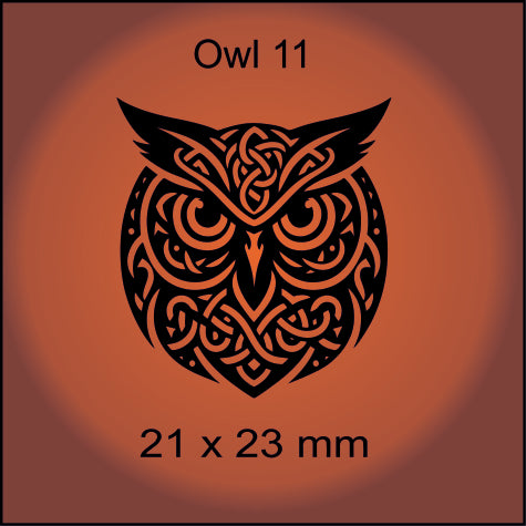 Black owl design on a red background with dimensions 21 x 23 mm