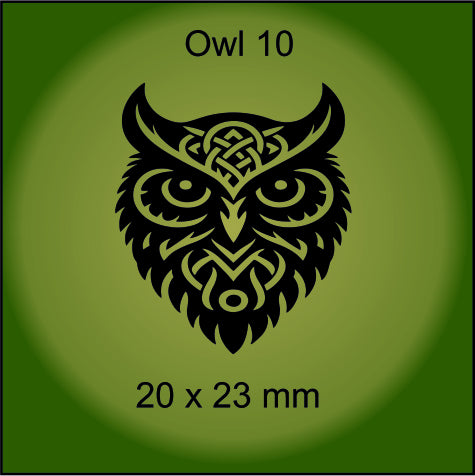 Black owl design on a green background with dimensions 20 x 23 mm.
