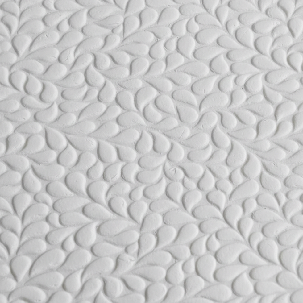 Textured white clay drops pattern